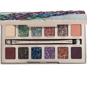 URBAN DECAY COSMETICS STONED VIBES EYE PALLETTE.